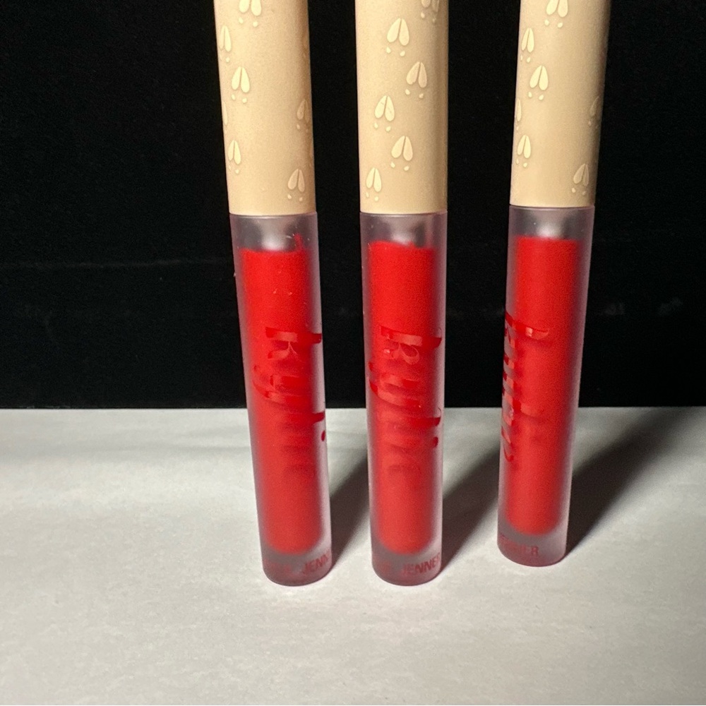 Kylie Cosmetics Red velvet 405
